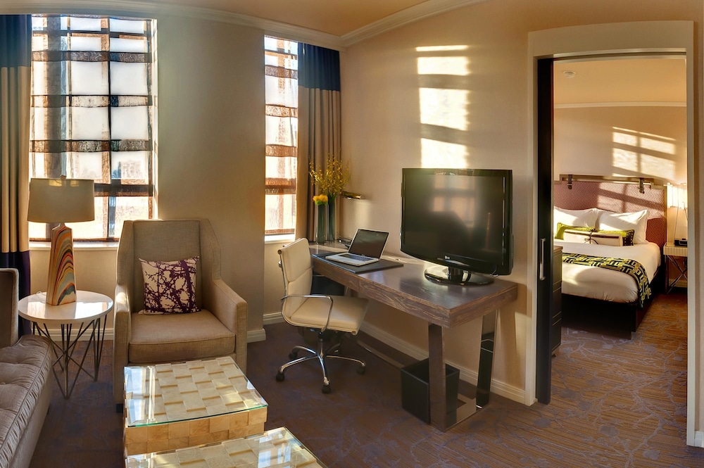 Suite, 1 King Bed - Photo 6