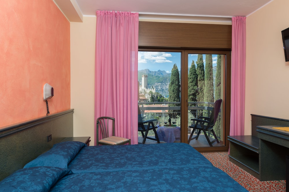 Deluxe Double Room, Lake View