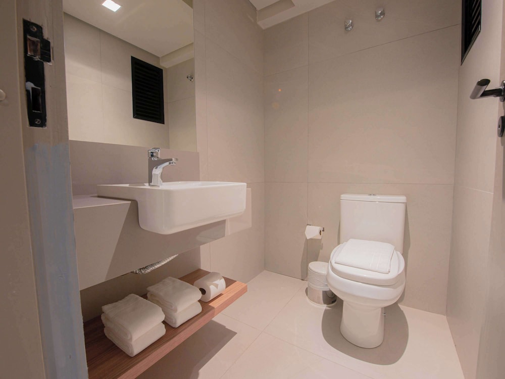 Executive Suite, 1 Queen Bed - Photo 9