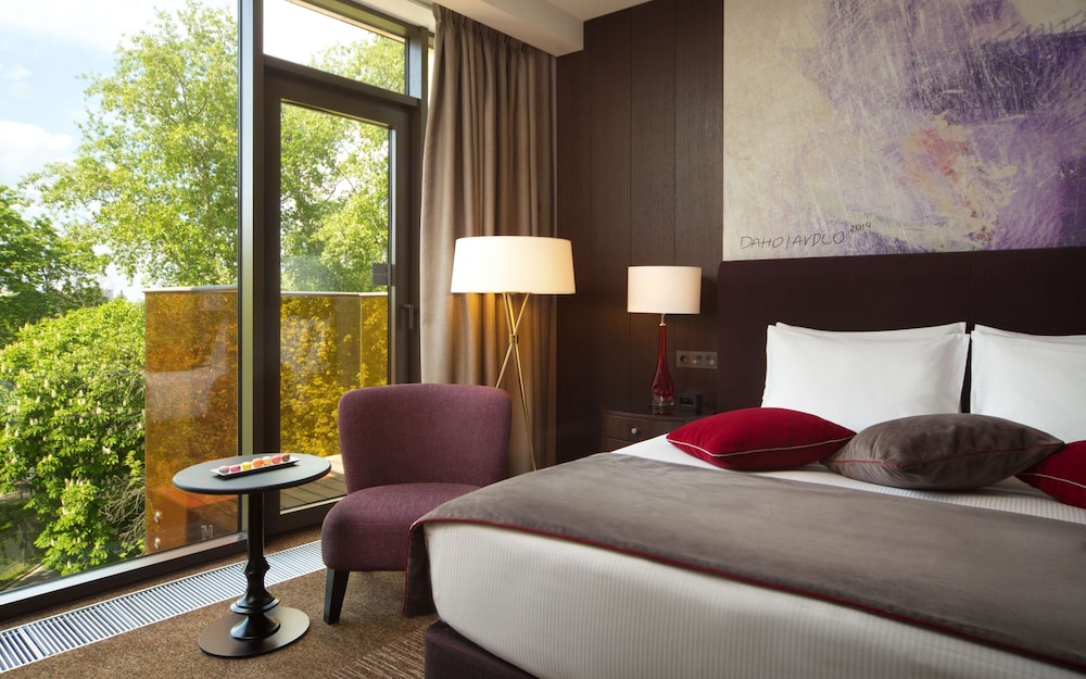 Room, 1 King Bed, Balcony photo 2