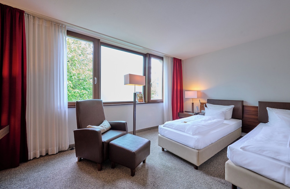 Economy Twin Room photo 3