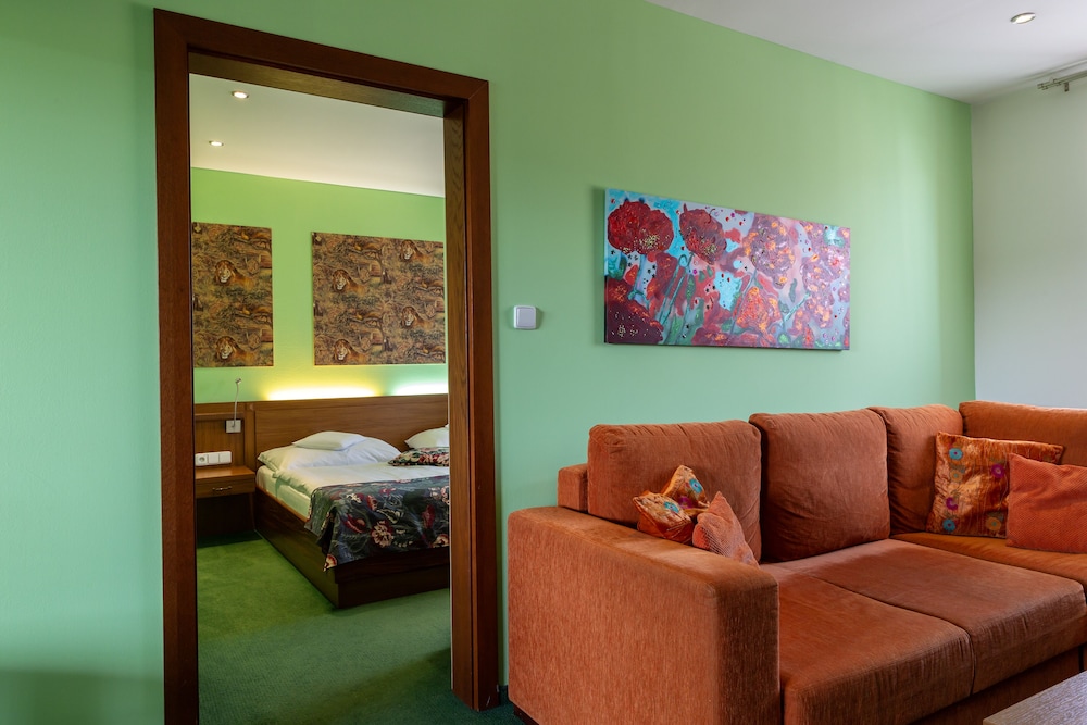 Superior Apartment, 1 King Bed with Sofa bed, Non Smoking, City View - Photo 7