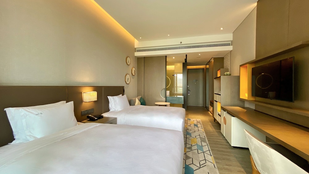 Standard Room, 2 Twin Beds, Lake View - Photo 1