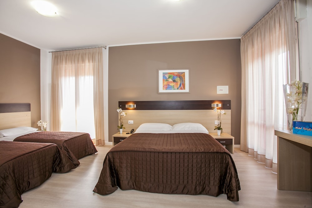 Family Room (Beach sun loungers included)