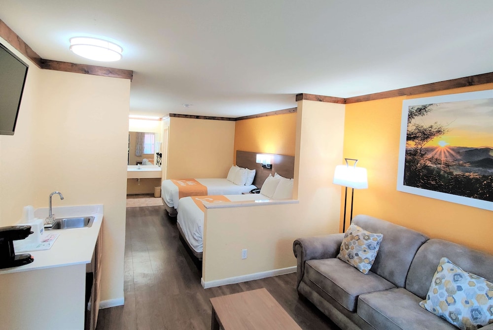 Family Studio Suite, Multiple Beds, Non Smoking