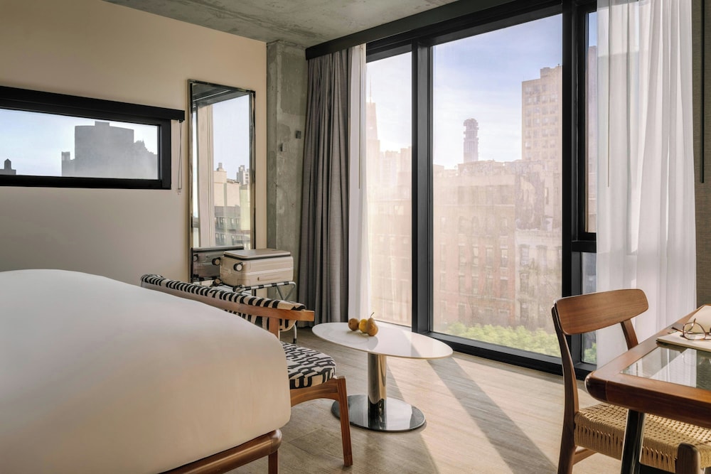 Room, 1 King Bed, City View photo 2