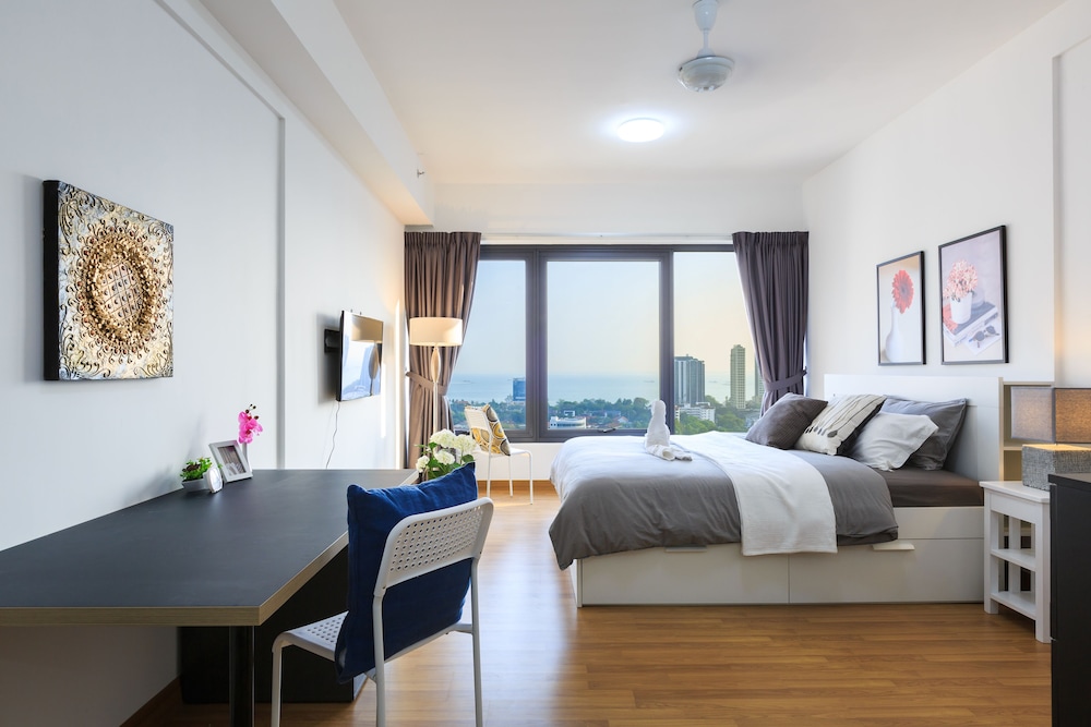 Standard Studio Suite, Sea View