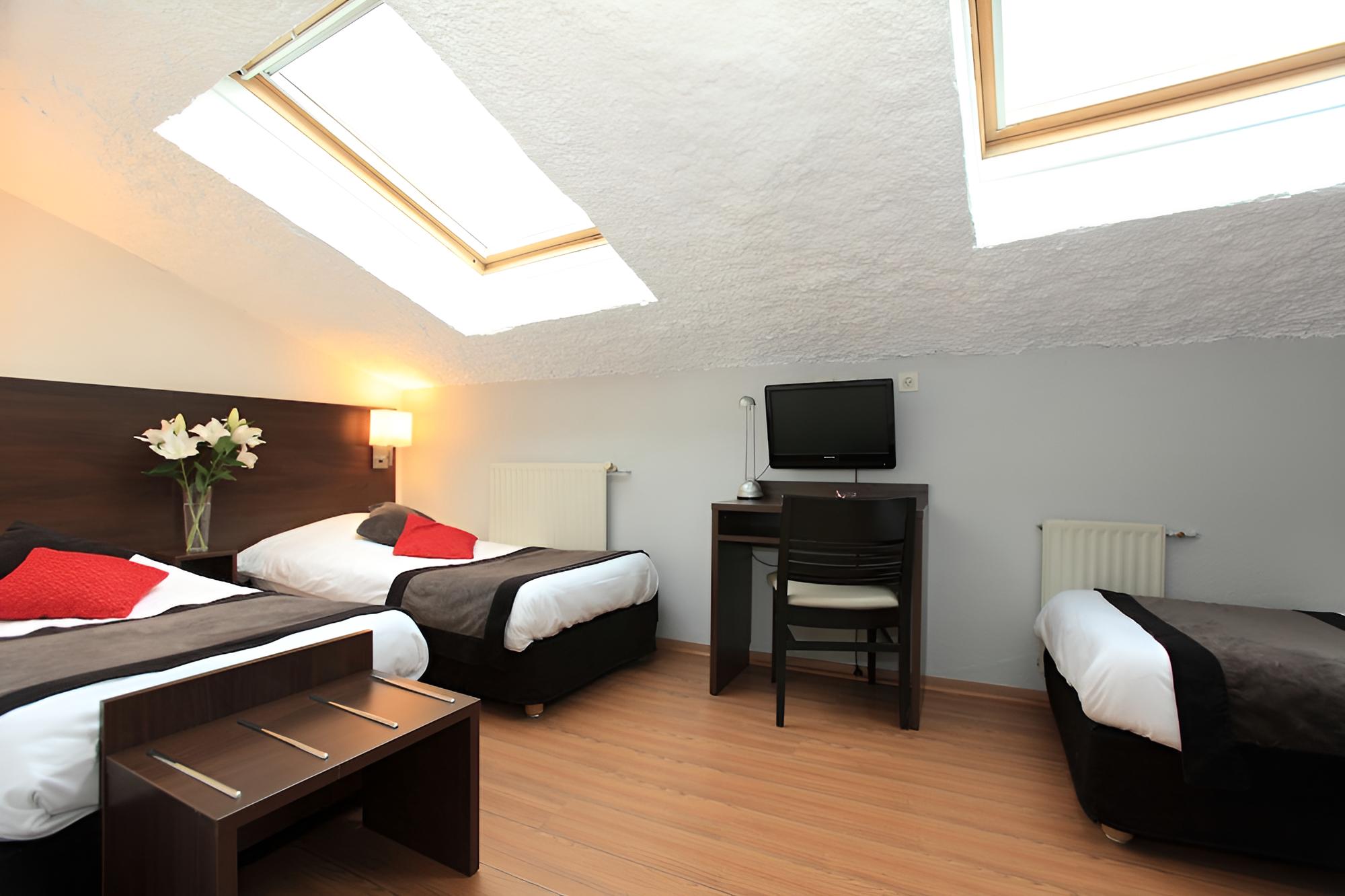 Triple Room, 3 Twin Beds photo 2