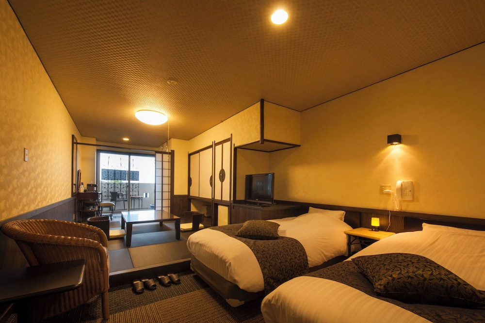 2nd Floor Twin Room with Hot Spring Open-Air Bath (In-room dining) Pet allowed photo 1