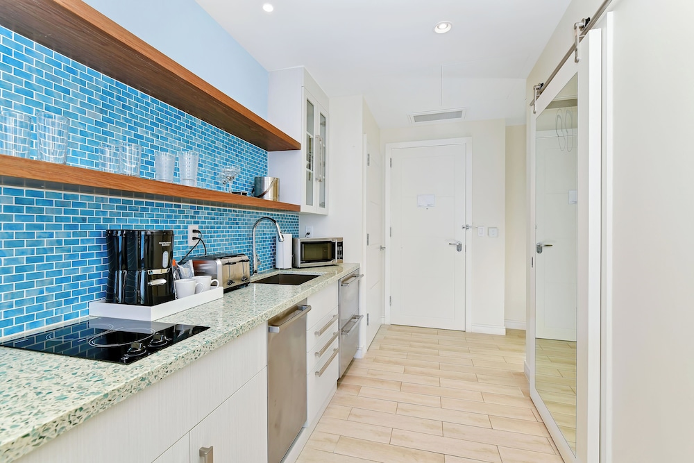 Studio, 1 King Bed, Kitchenette, Oceanfront (Residence) - Photo 5