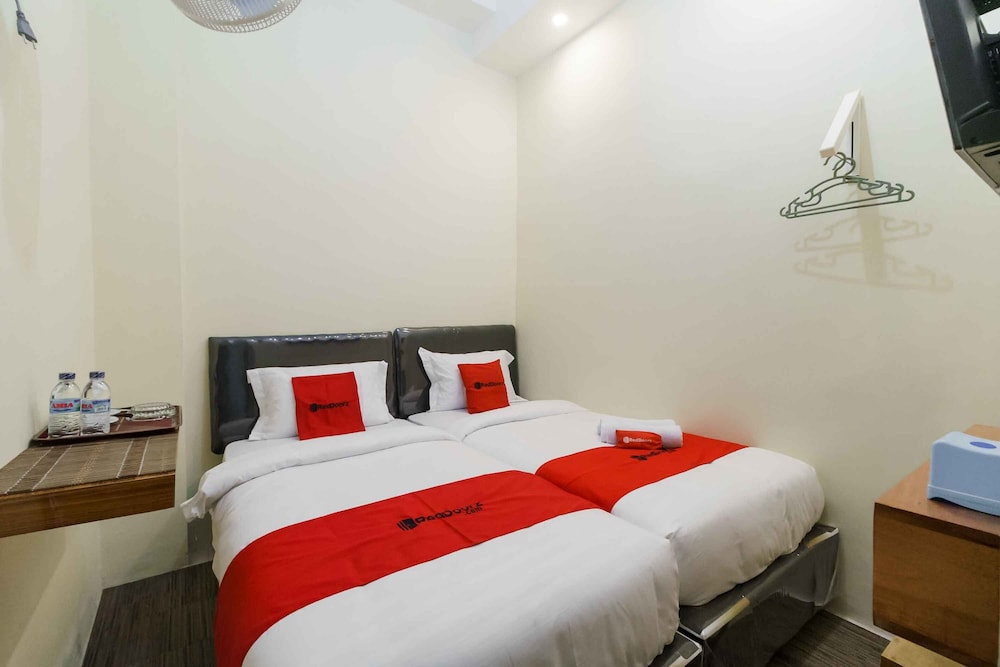 Twin Room (Reddoorz)