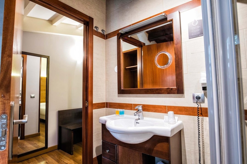 Standard Double Room - Photo 5