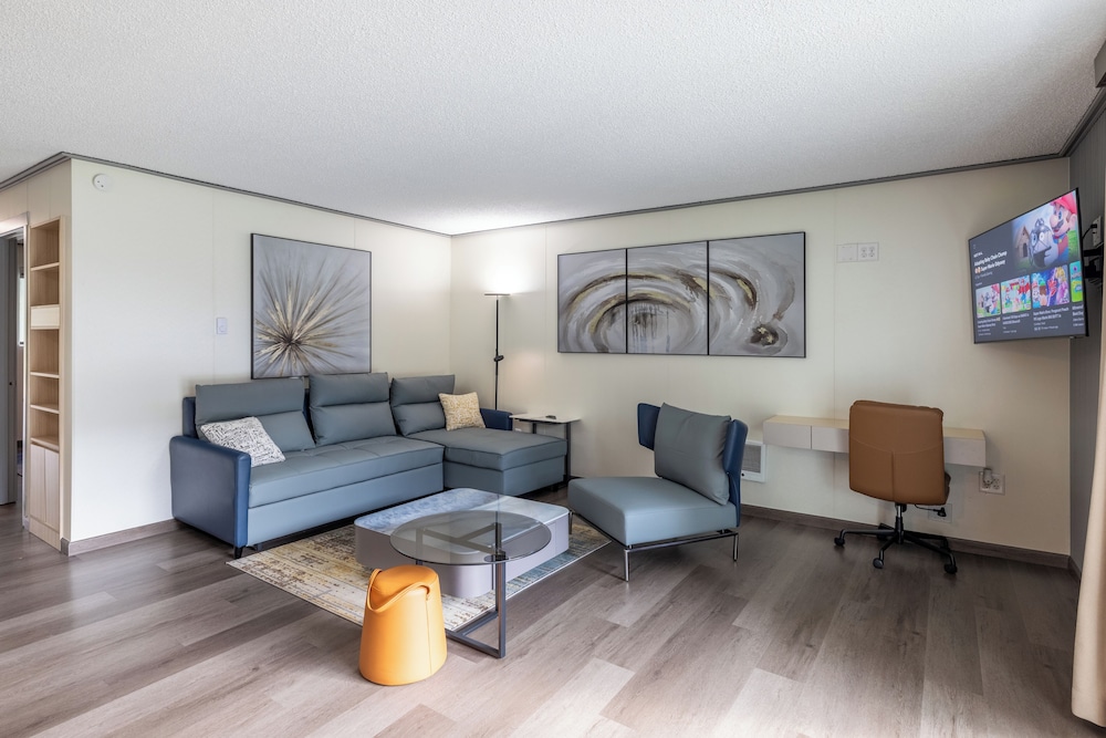 Suite - Photo 10