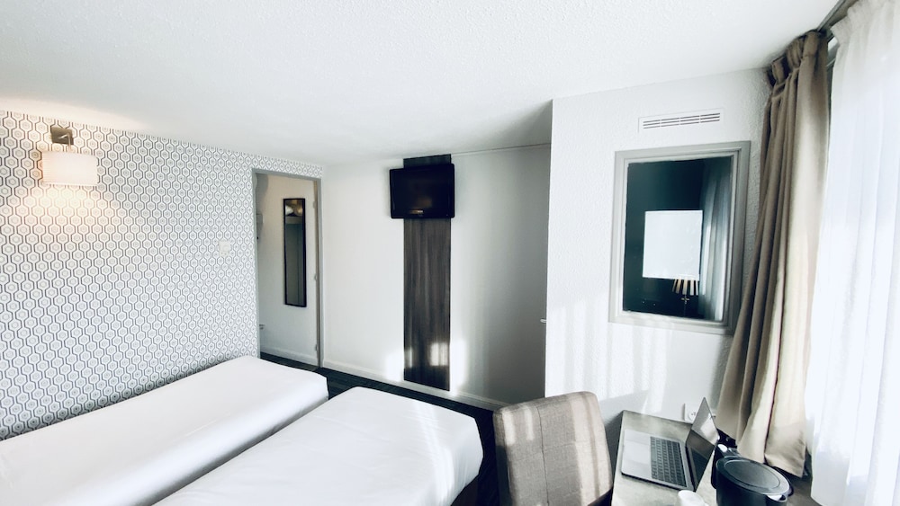 Standard Room, 2 Twin Beds - Photo 13