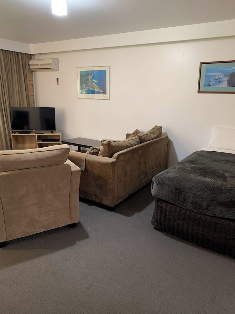 Family Room, Kitchenette photo 3