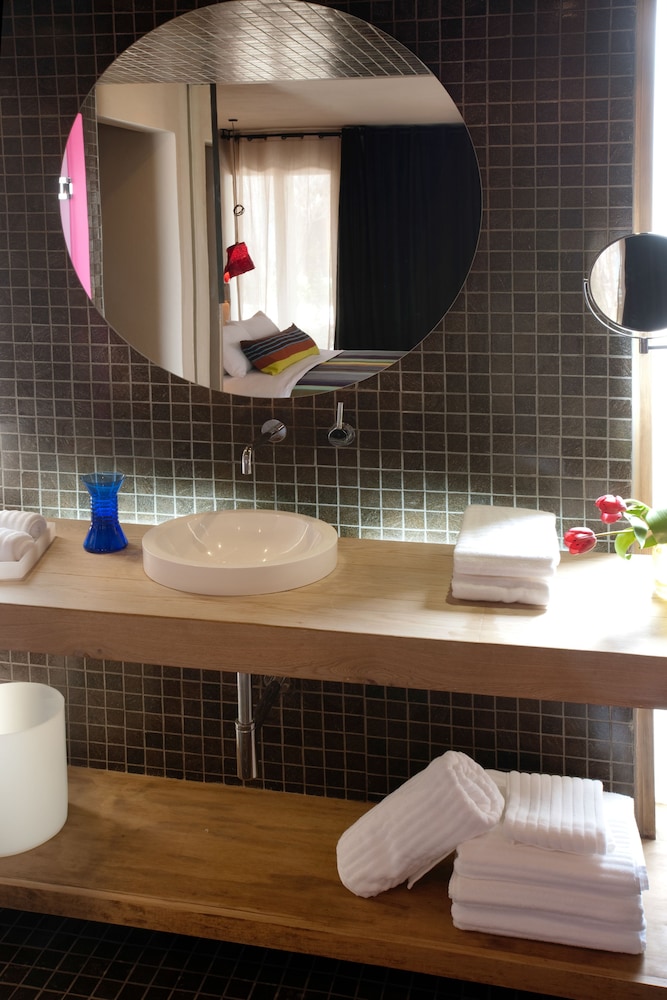 Deluxe Room - Photo 10