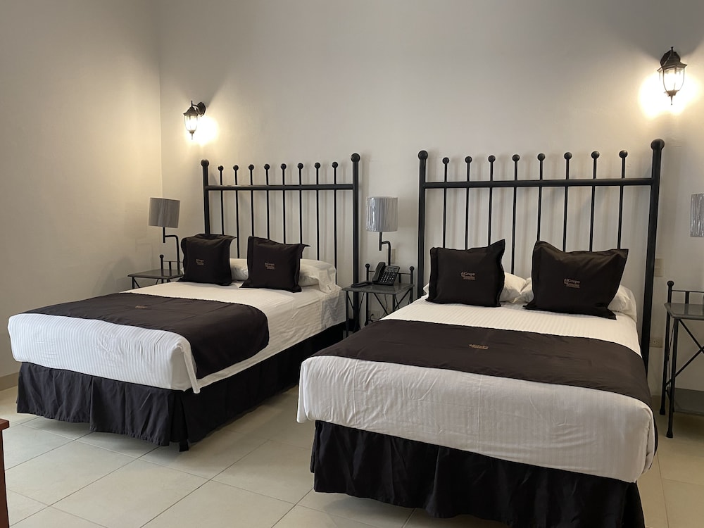 Superior Double Room, 2 Queen Beds (Callejon) photo 2
