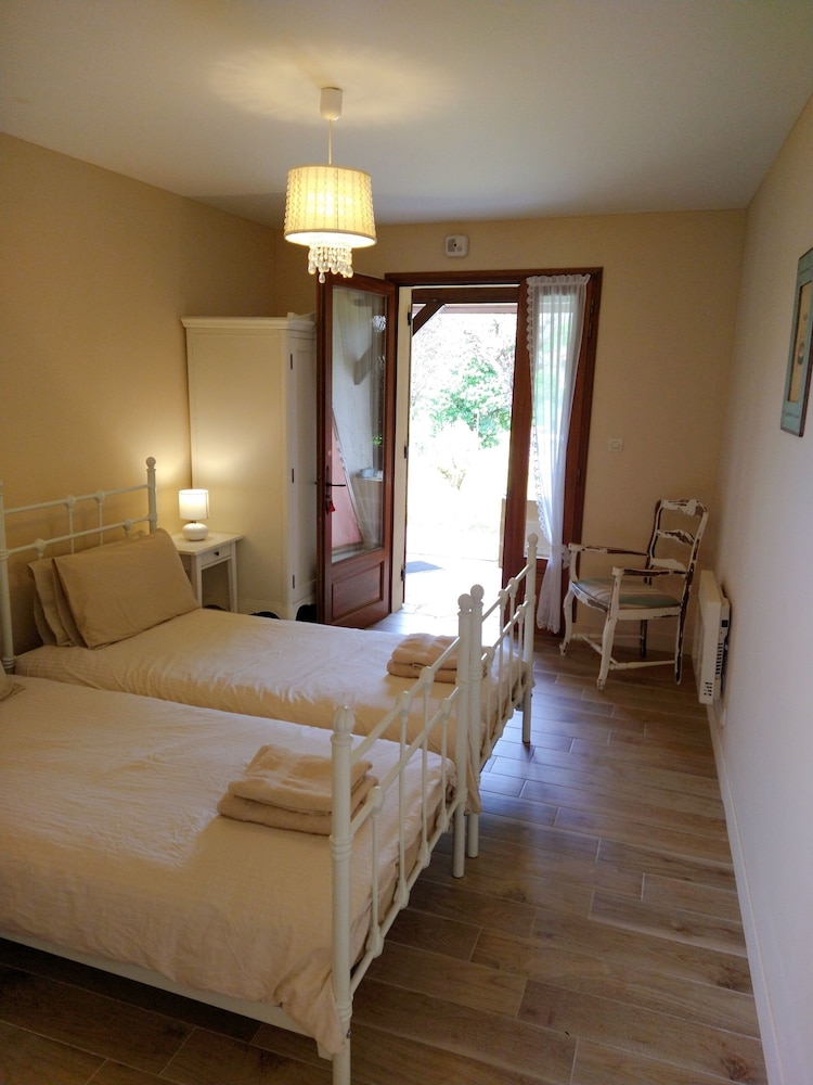 Twin Room - Photo 1