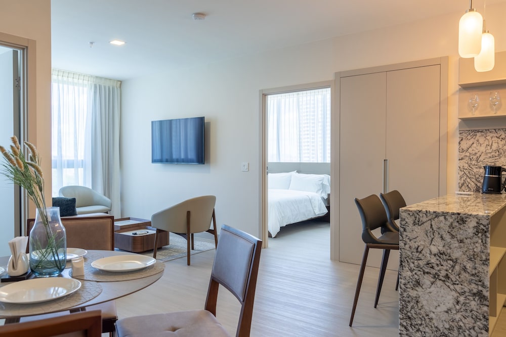 Deluxe Studio Suite