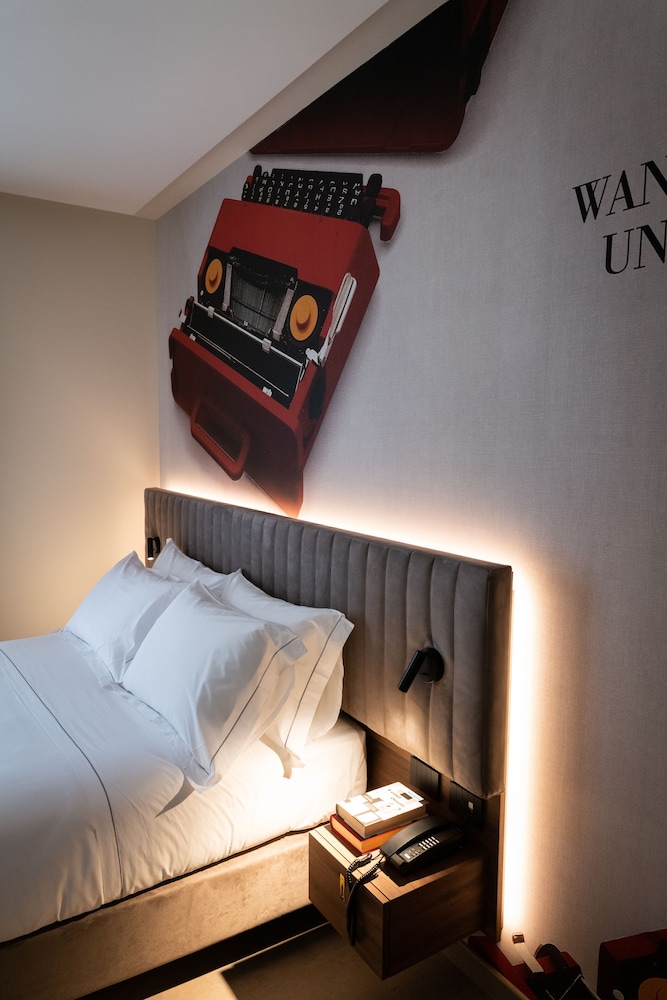 Signature Room - Photo 1