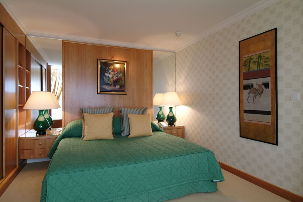 Basic Double or Twin Room thumbnail 6