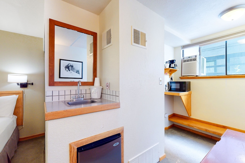 Room (Standard Queen, Ground Floor)