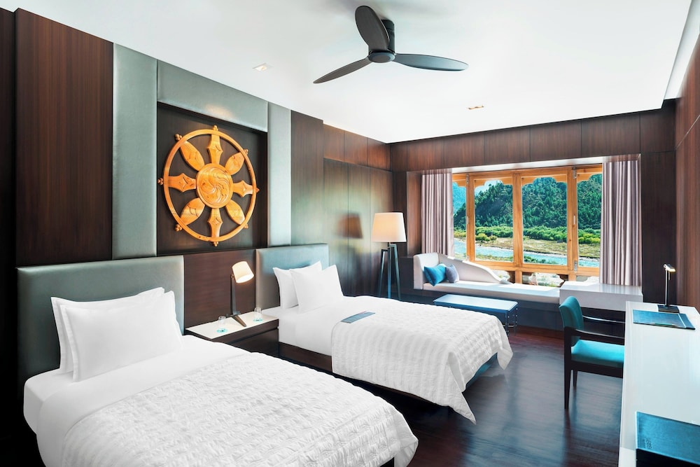 Deluxe Room, 2 Twin Beds, River View