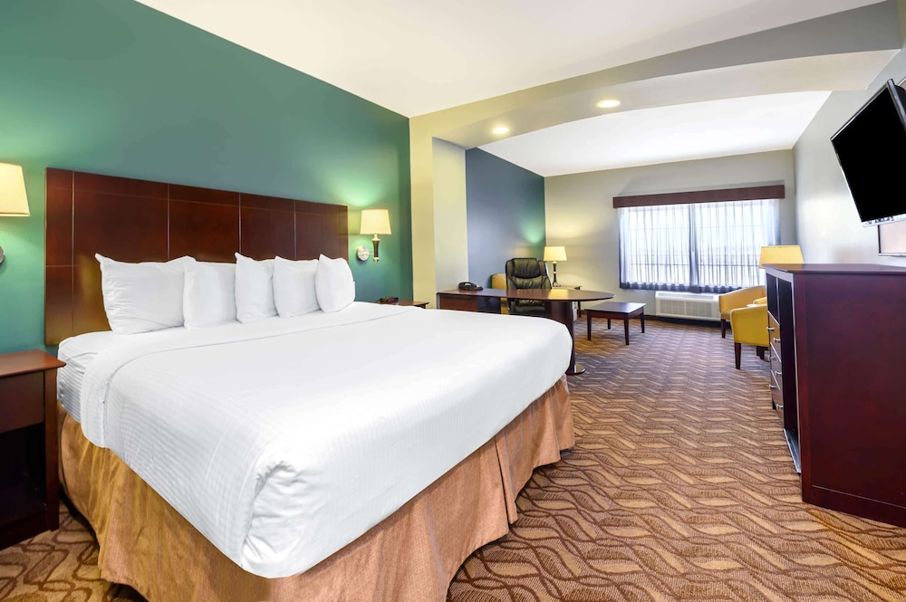 Deluxe Room, 1 King Bed, Non Smoking - Photo 1