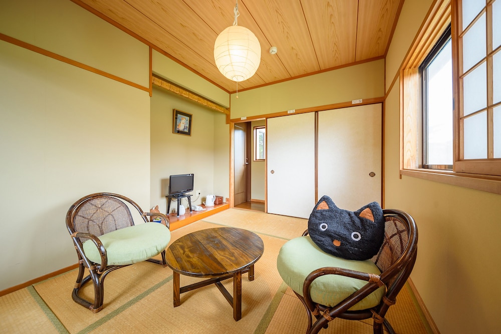 Corner Japanese Room with Shared Bath (Caters to 13years old or older) photo 3
