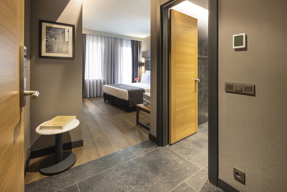 Superior Double or Twin Room photo 3