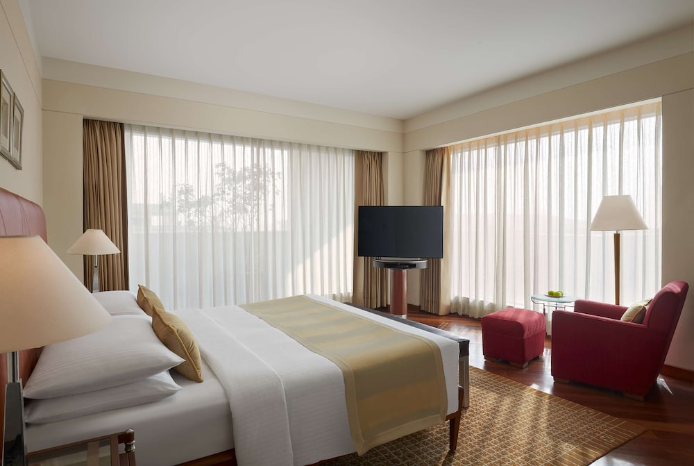 Room, 1 King Bed - Photo 3