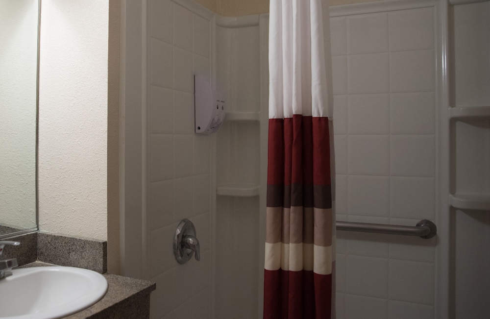 Deluxe Room, 2 Queen Beds, Non Smoking - Photo 5