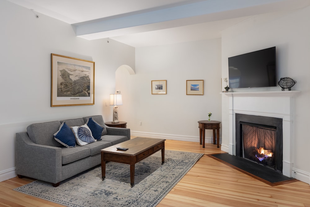 One Bedroom Suite - One-Bedroom Suite - Full Kitchen & Free Parking photo 1