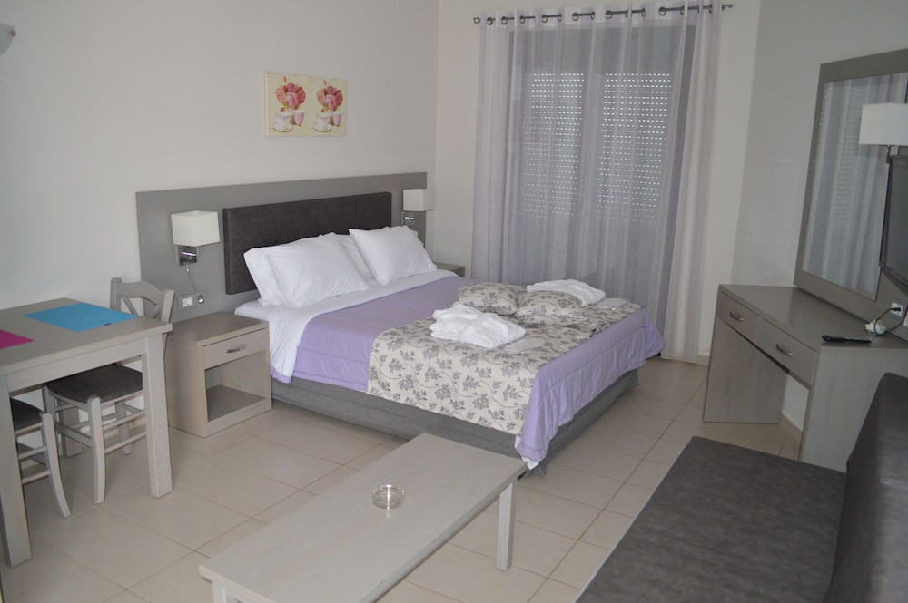 Sea front suite photo 3