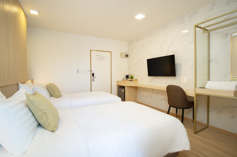 Superior Twin Room with balcony photo 2