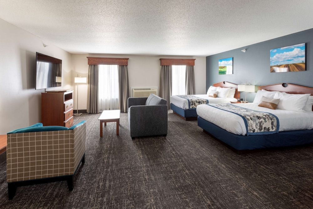 Deluxe Suite, 2 Queen Beds, Non Smoking (Non-Accessible) - Photo 1