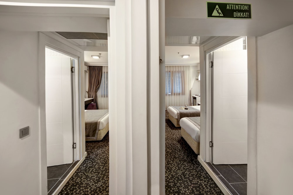 Family Quadruple Room photo 1