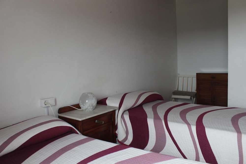 Twin Room, Shared Bathroom photo 3