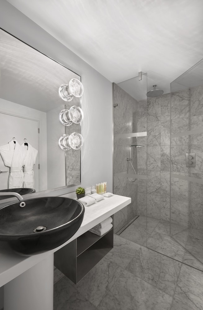 Superior Room, 1 Queen Bed, City View