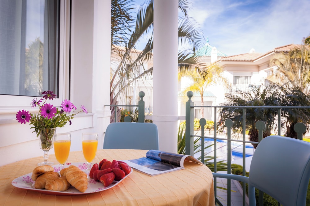 Apartamento, 2 Dormitorios, Vista a la Piscina