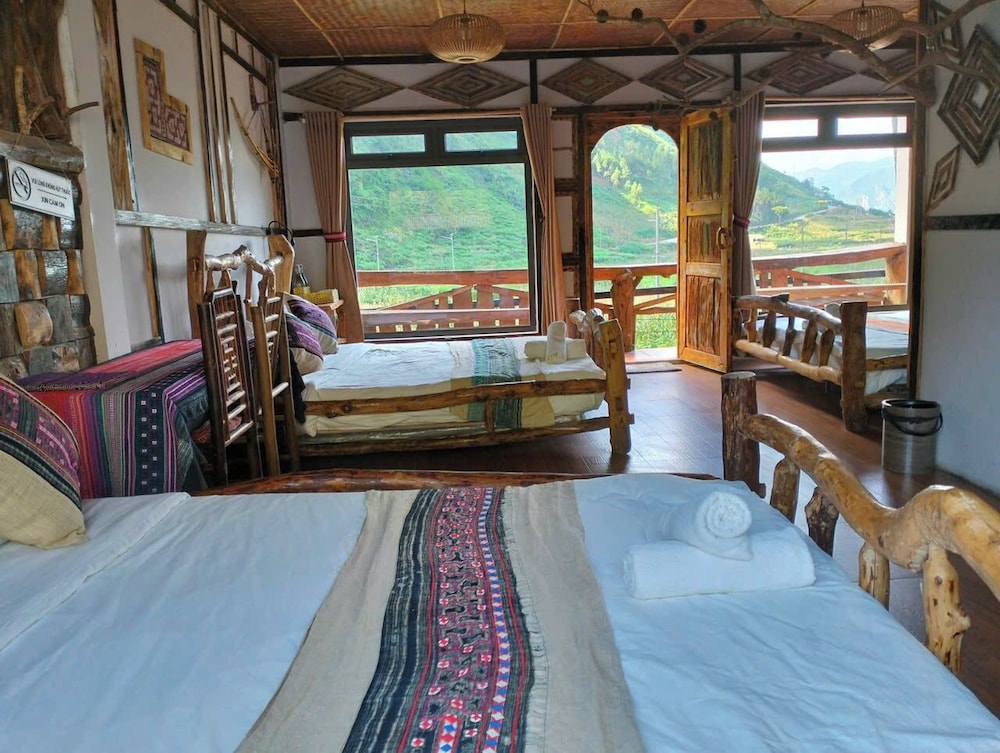 Deluxe Triple Room, Balcony, Hill View photo 3