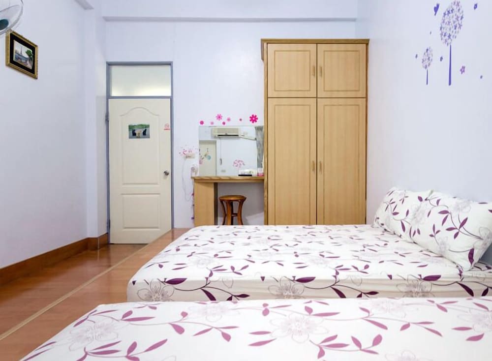 Standard Quadruple Room (Futon) photo 3