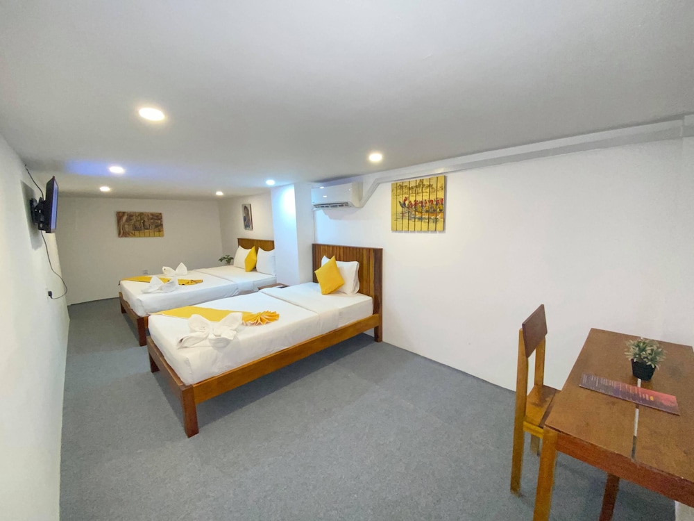 Standard Triple Room, Shared Bathroom photo 2