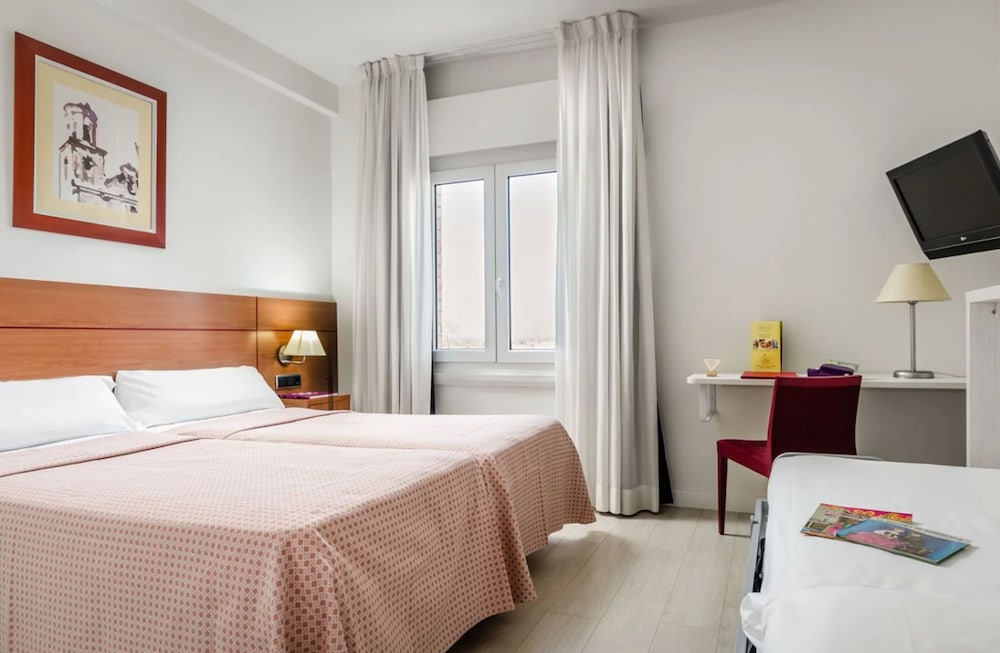 Standard Triple Room (3)