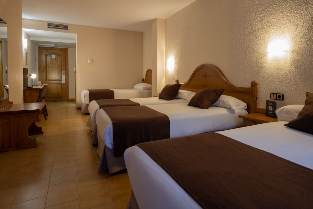 Quadruple Room (4 Adults)