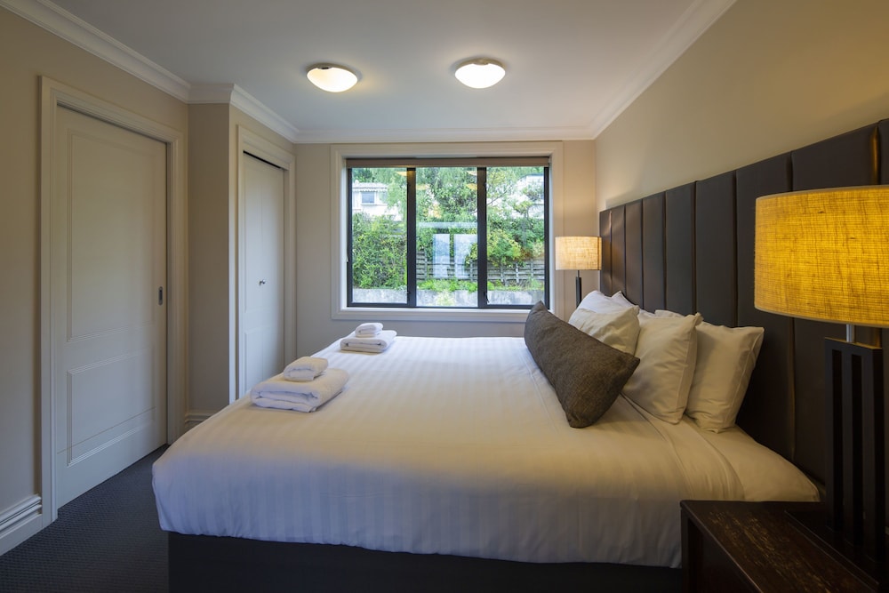 2 Bedroom Lakeview Suite - Photo 2
