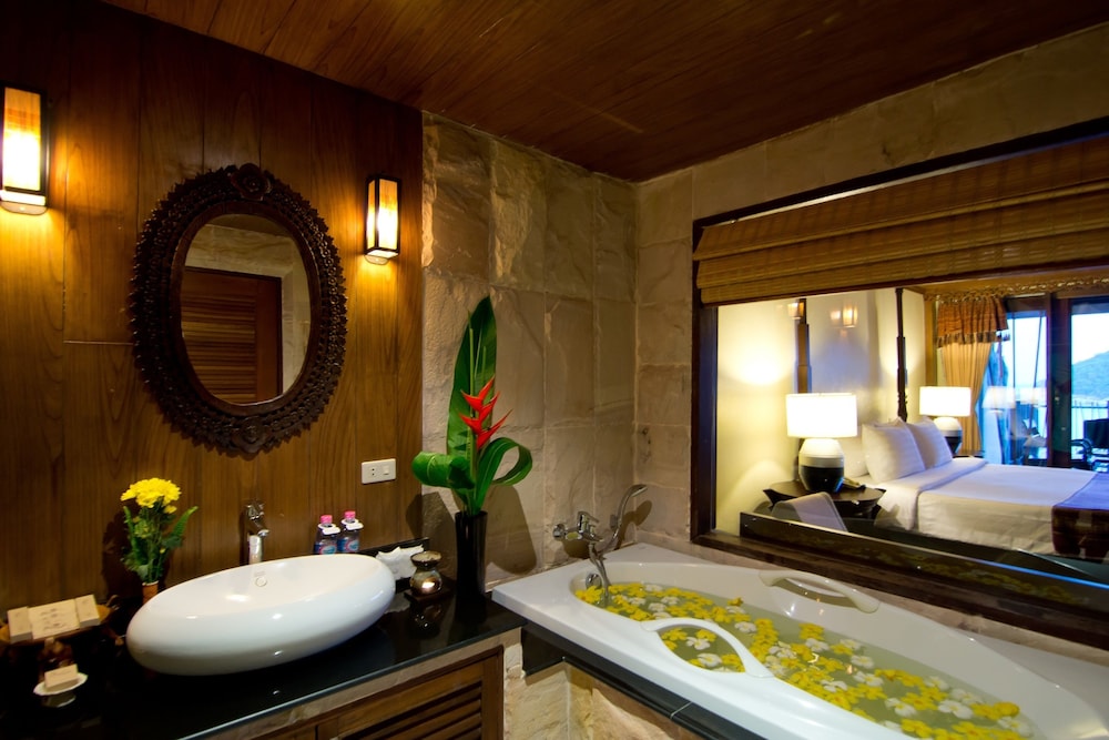 Deluxe Hotel, Sea View - Photo 5