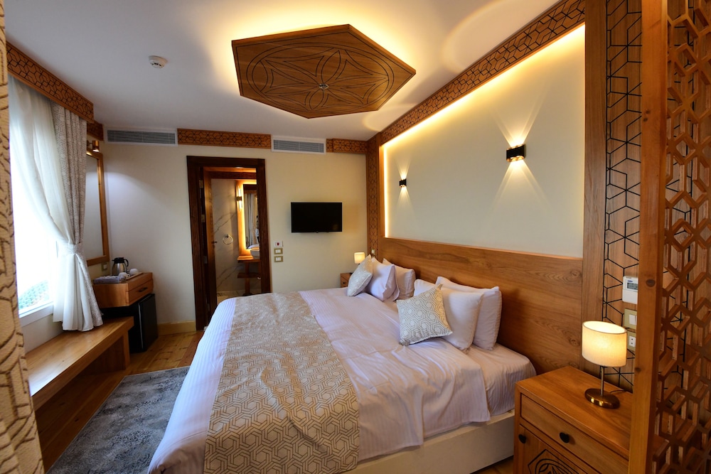 Deluxe Suite, Balcony, River View photo 3