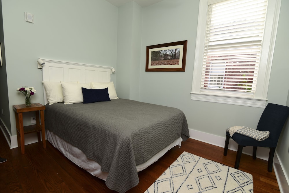 Deluxe Room, 1 Queen Bed