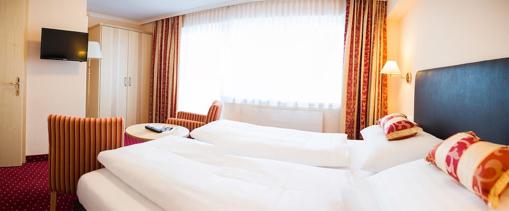 Deluxe Double or Twin Room photo 2